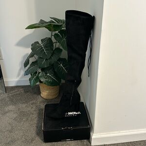 Knee high boots black